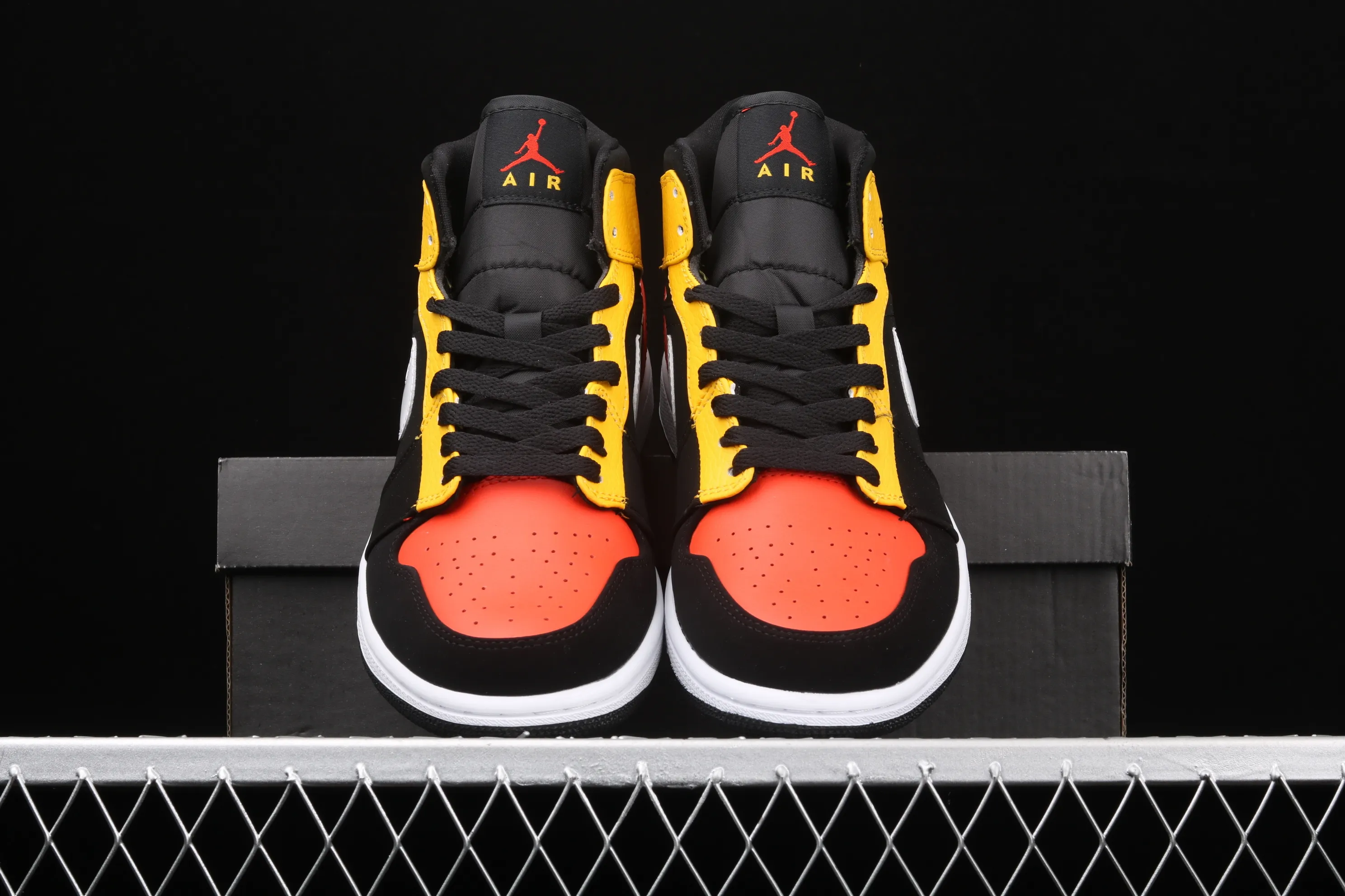 All categories Air Jordan Jordan series basketball shoes Air Jordan 1 Mid Air Jordan 1 Mid SE AJ1 Joe 1 color matching mid-top basketball shoes 852542-087